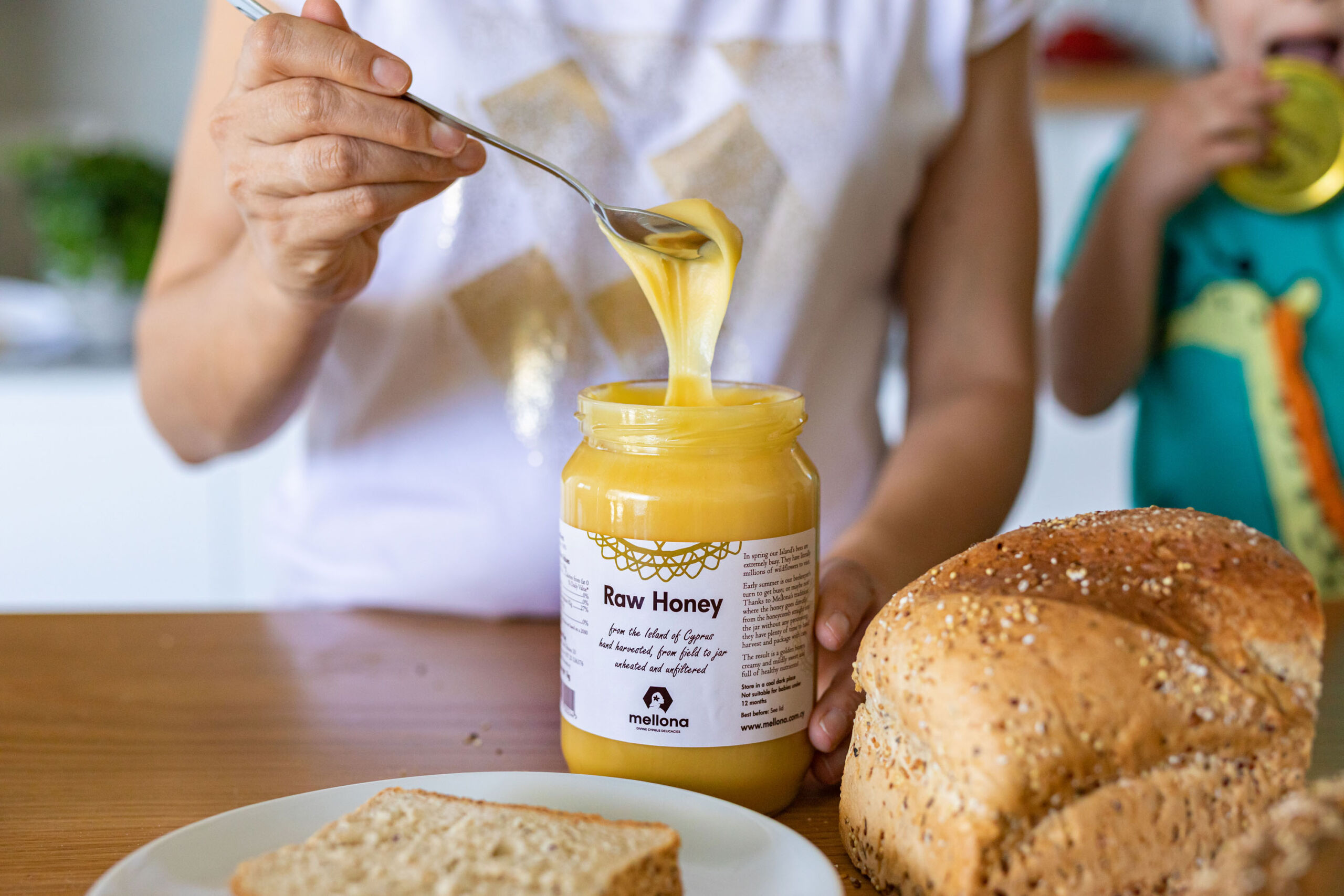 Mellona Raw Honey Lifestyle Mellona Raw Honey Lifestyle